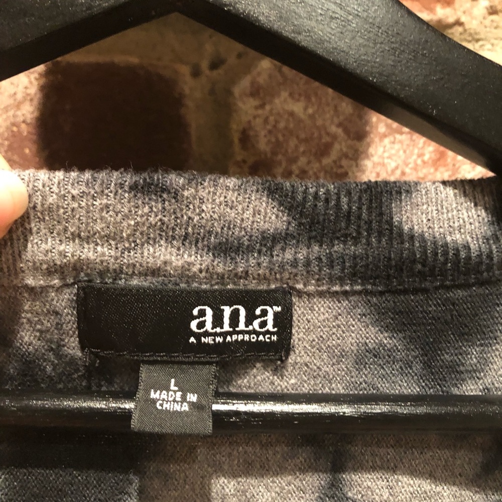 Buttoned Top/ Sweater - Picture 4 of 4